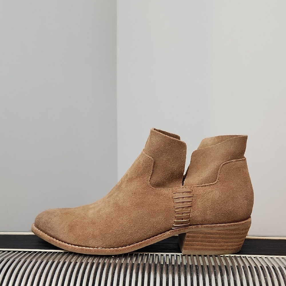 GORGEOUS DOLCE VITA TAN SUEDE PULL ON ANKLE BOOTIES SZ 7